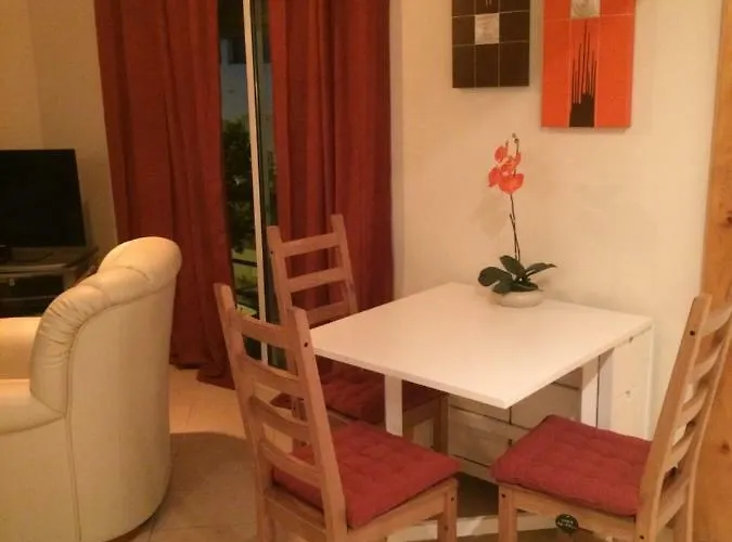 Gomeira Floor アパート